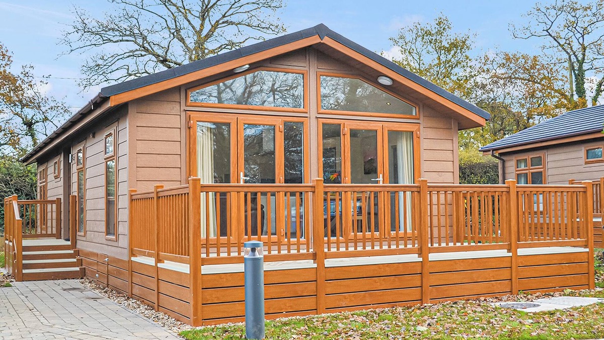 Holton Heath Ski Chalet | 1 bedroom accommodation in Holton Heath