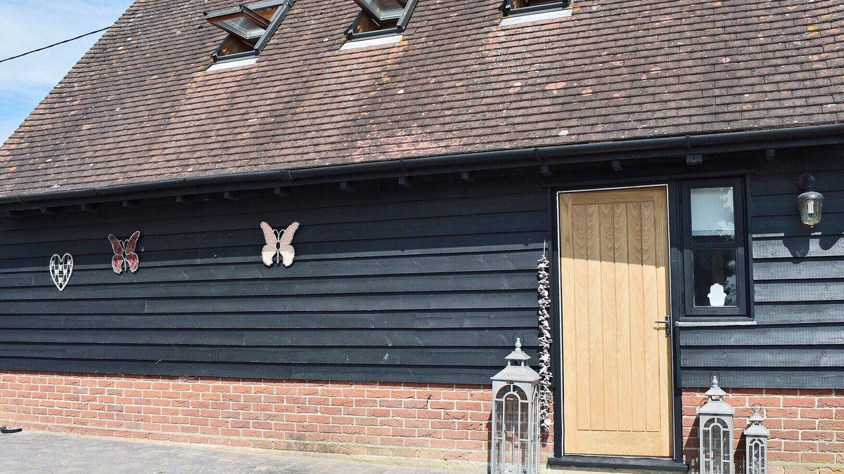 Layer Marney Cottage | 1 bedroom accommodation in Peldon, near Colchester