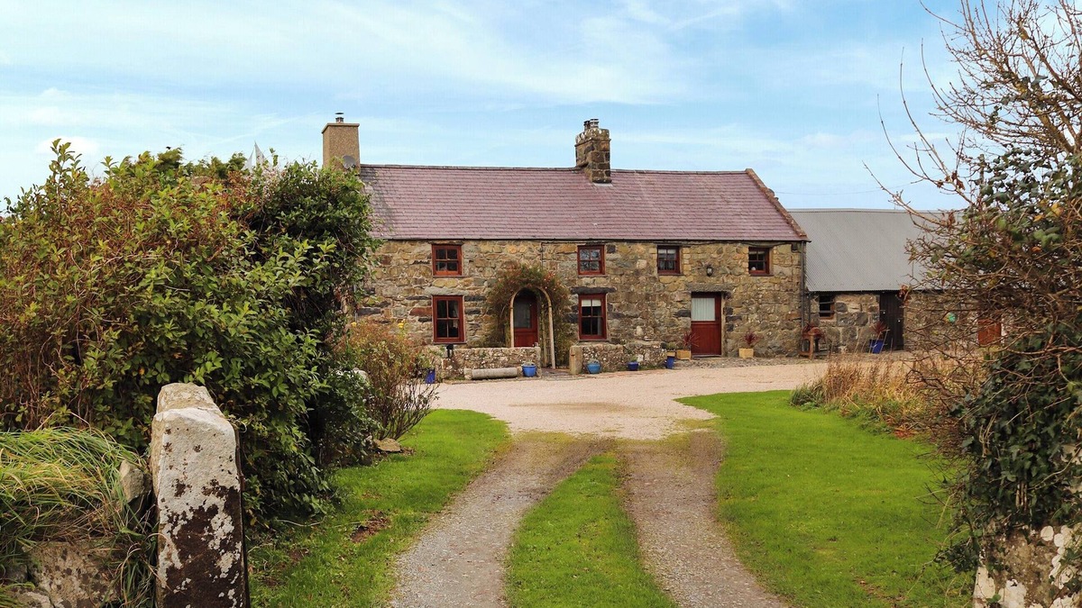 Garn Fadryn Cottage | 1 bedroom accommodation in Rhiw, near Aberdaron