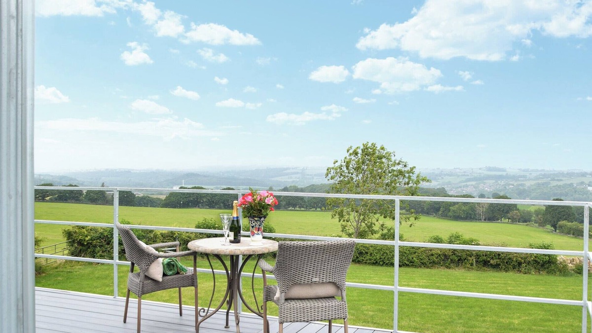 Grange Moor Cottage | 1 bedroom accommodation in Upper Heaton, Huddersfield