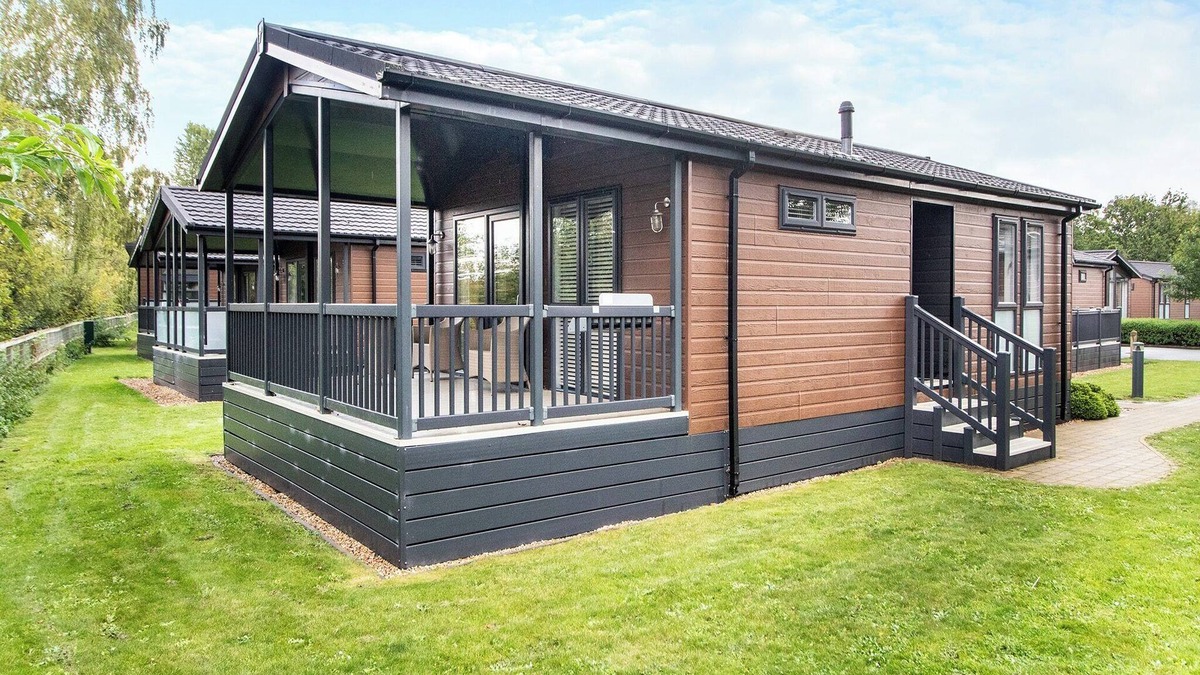 Pentney Ski Chalet | 1 bedroom accommodation in Pentney, King&rsquo;s Lynn