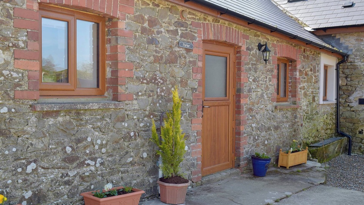 Llanybydder Cottage | 1 bedroom accommodation in Cwmsychpant, near Lampeter