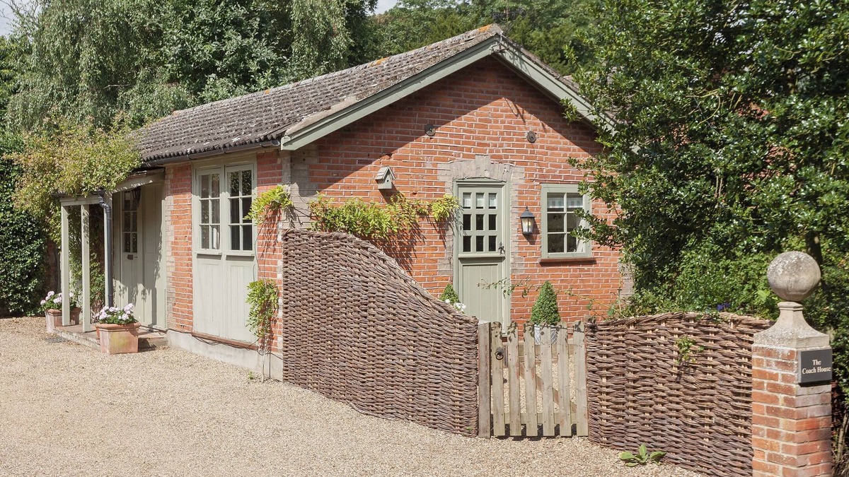 Tattingstone Cottage | 1 bedroom accommodation in Tattingstone