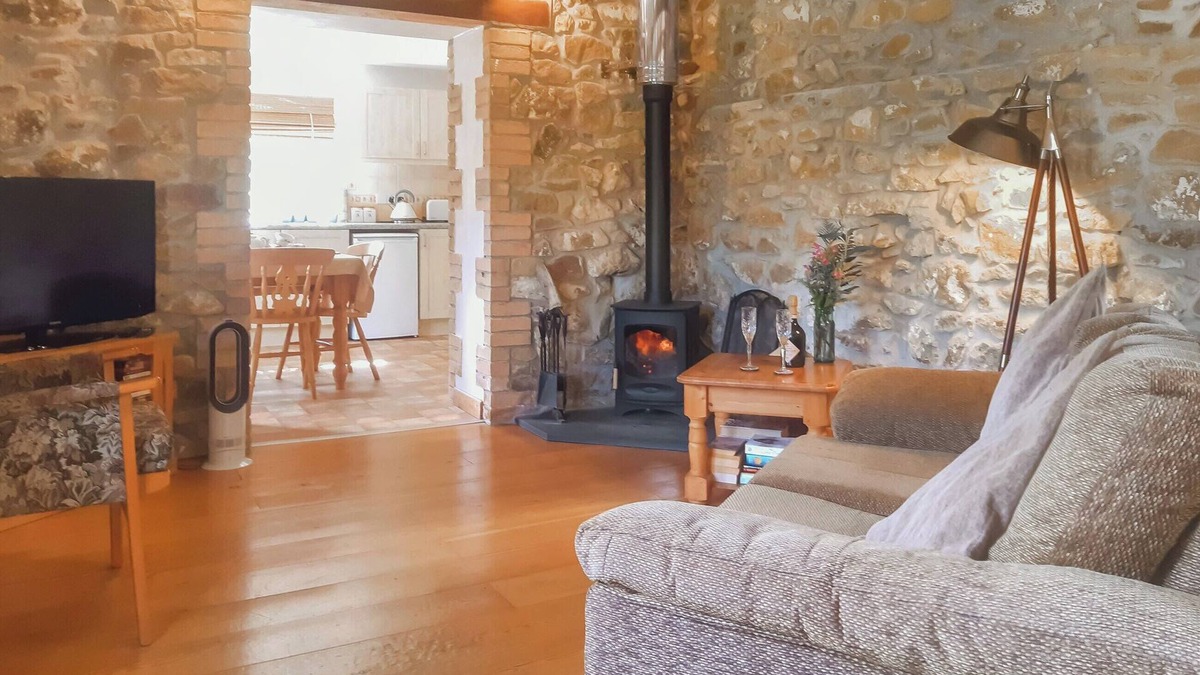 Mount Hawke Cottage | 1 bedroom accommodation in Mount Hawke