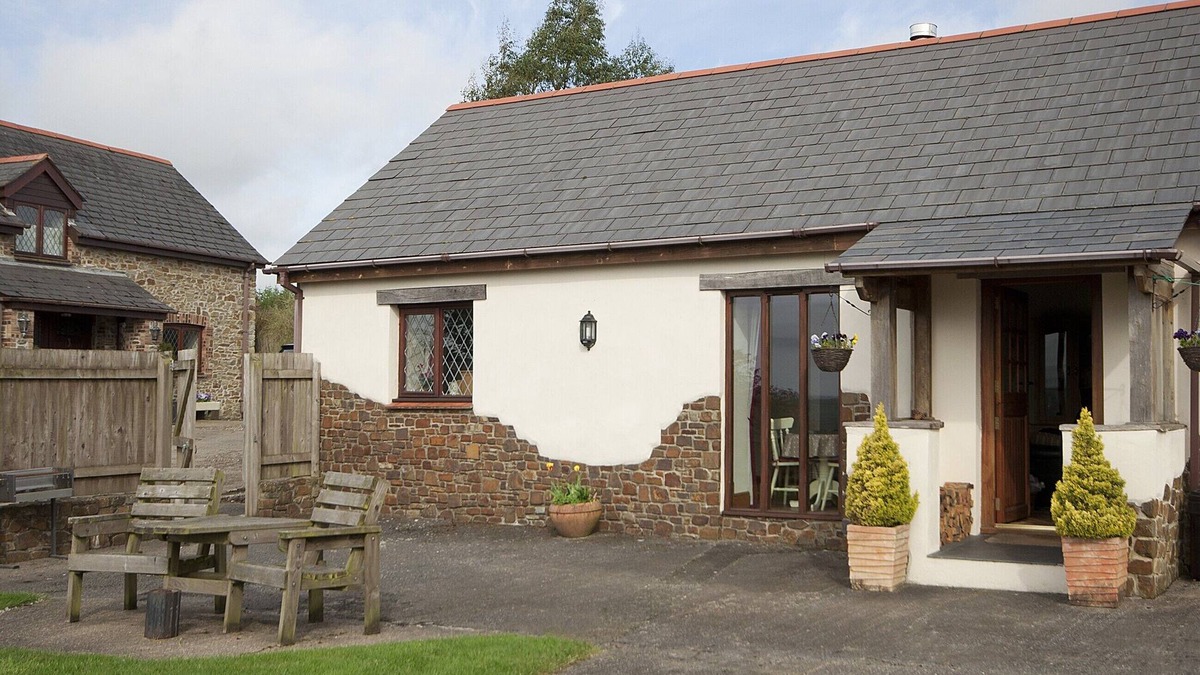 Black Torrington Cabin | 1 bedroom accommodation in Okehampton