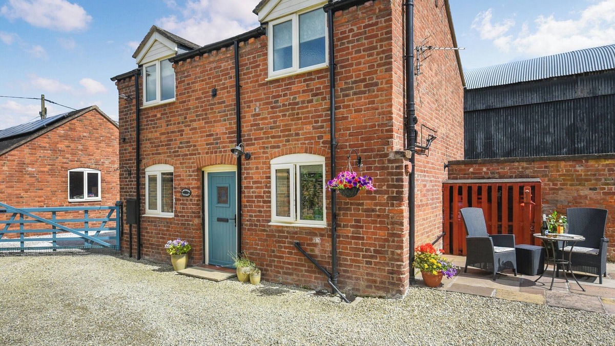 Bicton Cottage | 1 bedroom accommodation in Shrewsbury