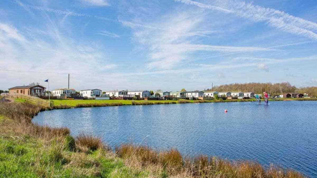 Bredons Hardwick Ski Chalet | 1 bedroom accommodation in Tewkesbury