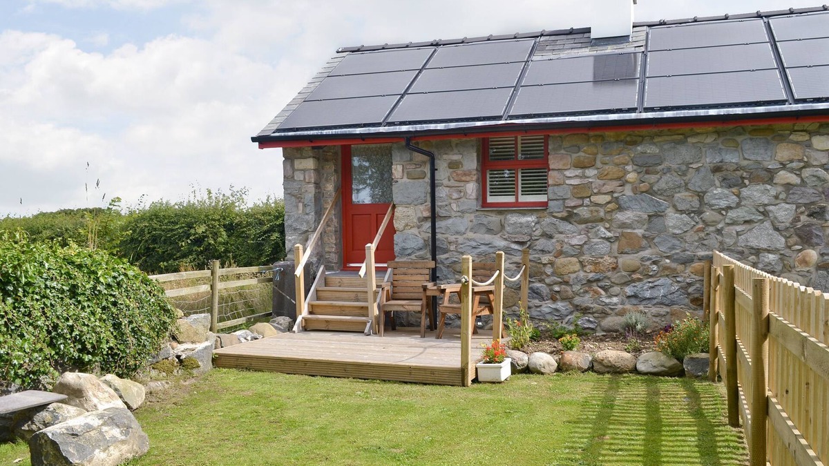 Llandwrog Cottage | 1 bedroom accommodation in Llandwrog, near Caernarfon