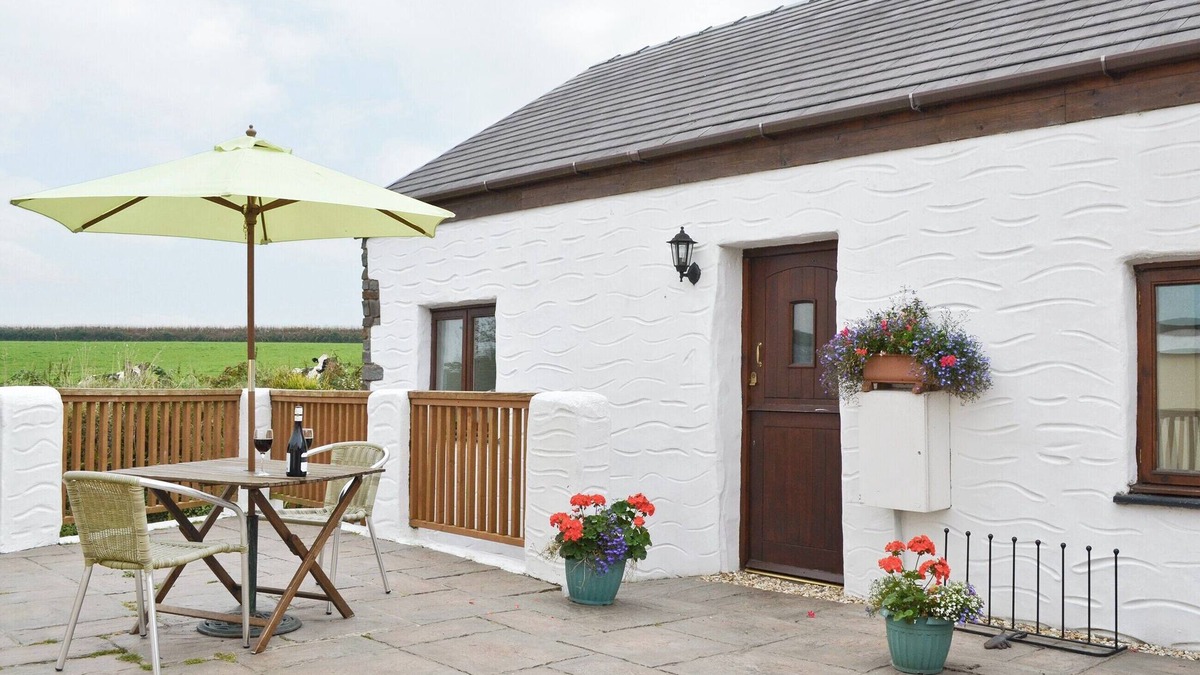 Carmarthen Cottage | 1 bedroom accommodation in Wauntwr, Trelech