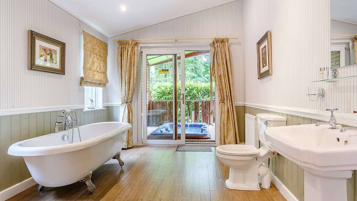 Churchill Cabin | 1 bedroom accommodation in Cotswolds