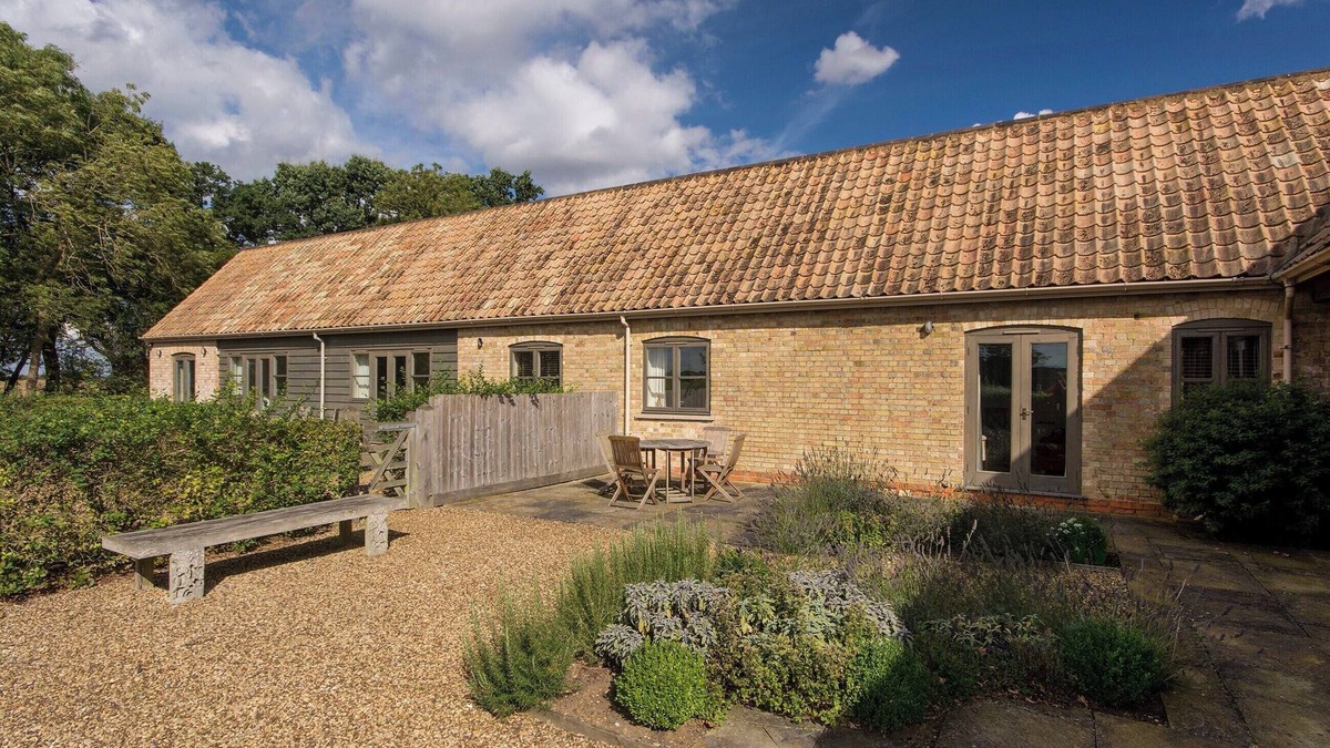 Clopton Cottage | 1 bedroom accommodation in Clopton, near Kettering