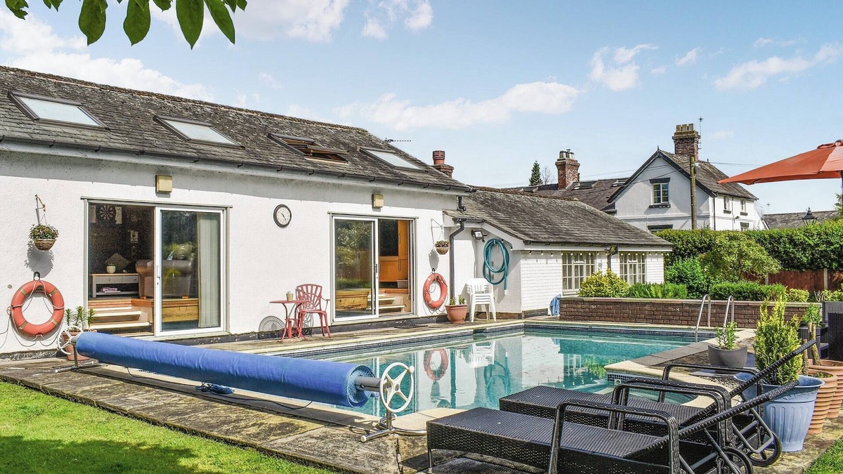 Hale Village Cottage | 1 bedroom accommodation in Hale Village, near Liverpool