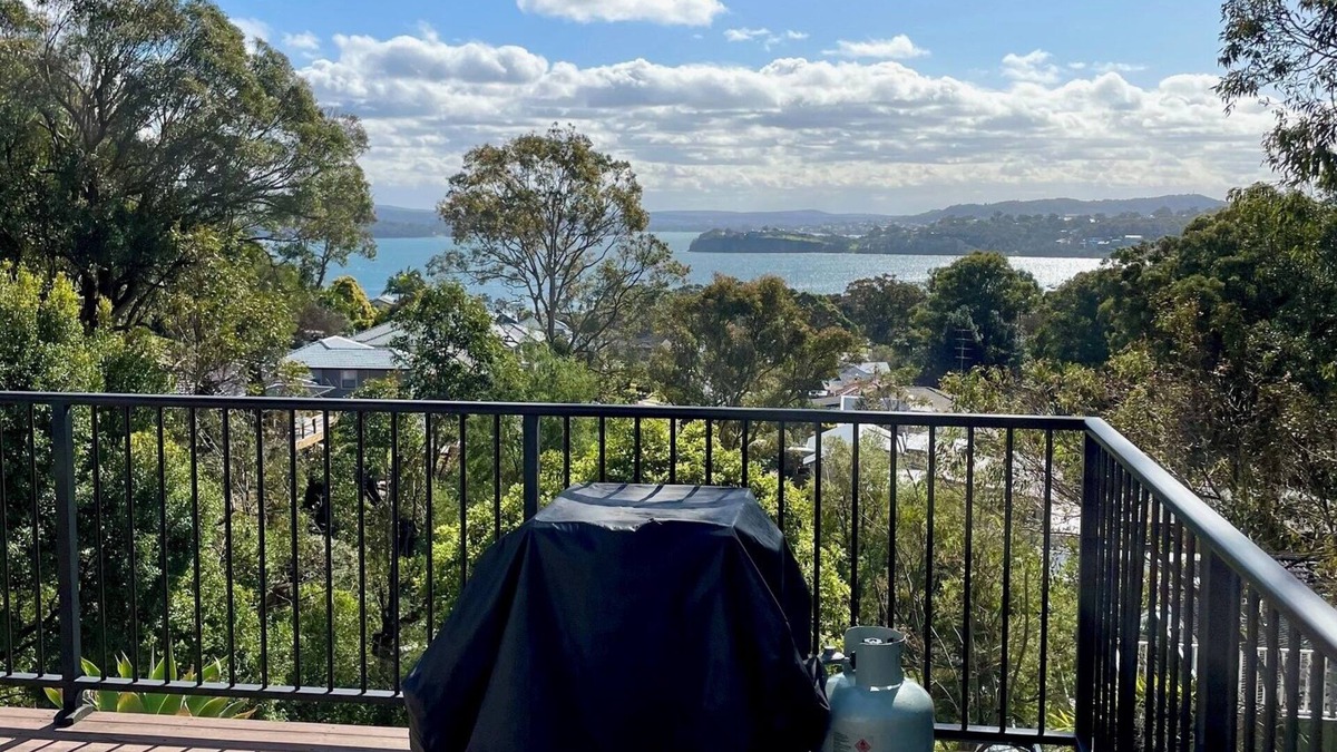 Valentine Villa | 1 bedroom accommodation - Lake views!