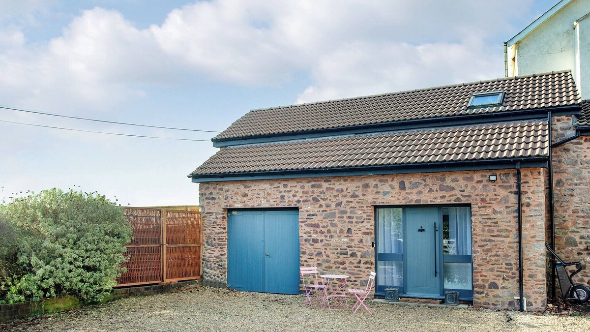 Crediton Cottage | 1 bedroom accommodation in Pennymoor, near Tiverton