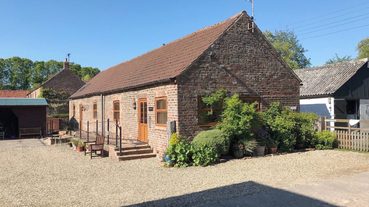 Driffield Cottage | 1 bedroom accommodation in Wansford, near Driffield