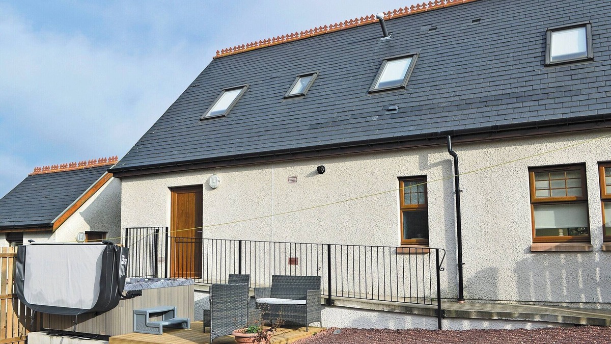 Bathgate Cottage | 1 bedroom accommodation in Blackridge, near Edinburgh