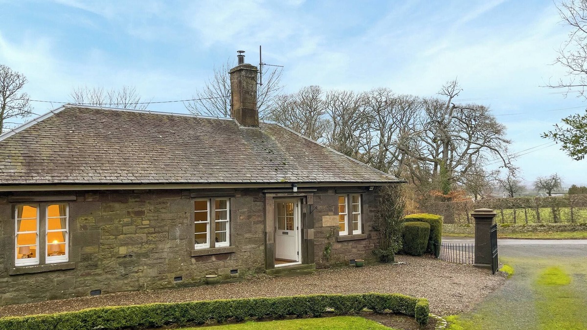 Glenisla Cottage | 1 bedroom accommodation in Kettins, near Coupar Angus