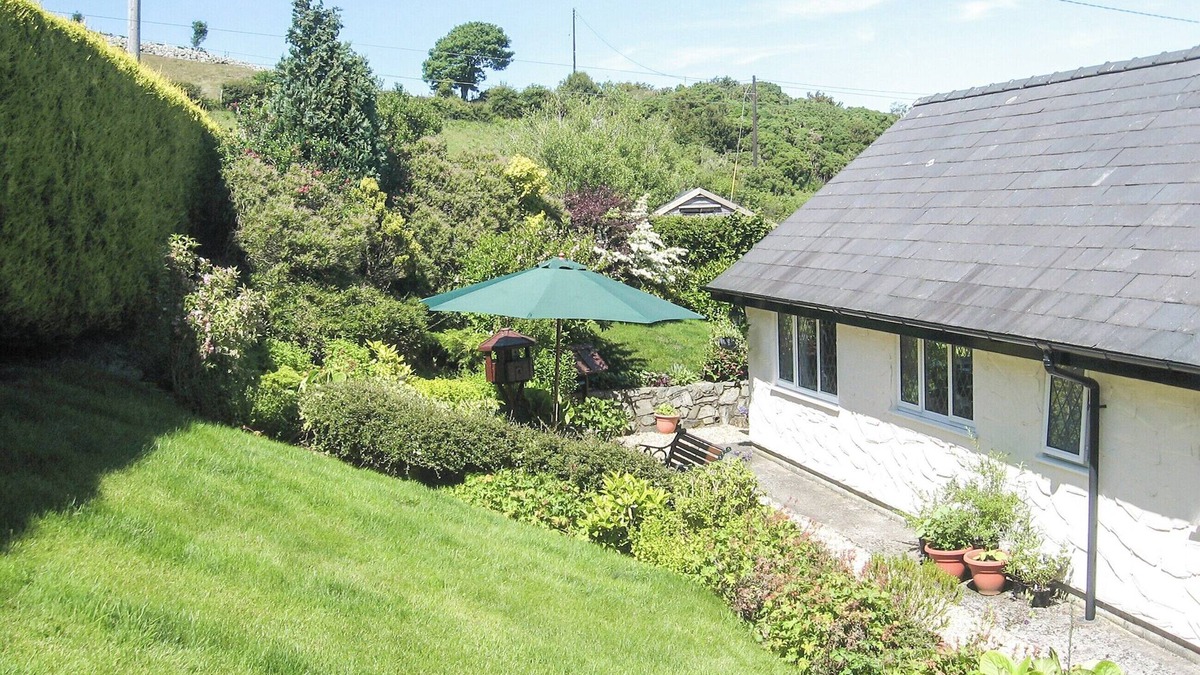 Llansadwrn Cottage | 1 bedroom accommodation in Llanfair Talhaiarn, near Abergele