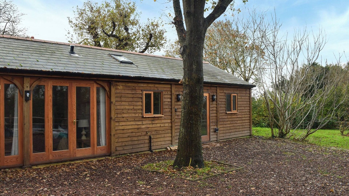 Pevensey Cottage | 1 bedroom accommodation in Hankham, near Pevensey