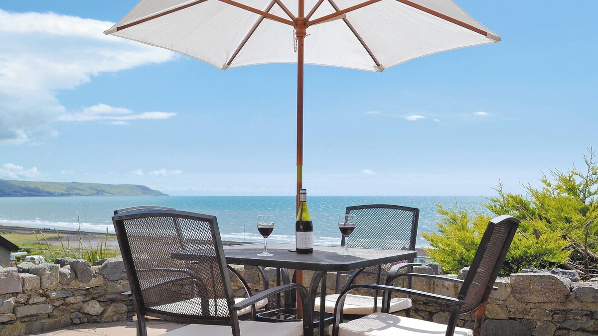 Barmouth Cottage | 1 bedroom accommodation in Llanaber, near Barmouth