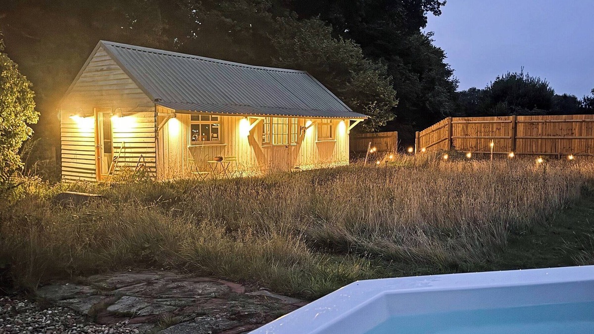 Dorking Cottage | 1 bedroom accommodation in Dorking