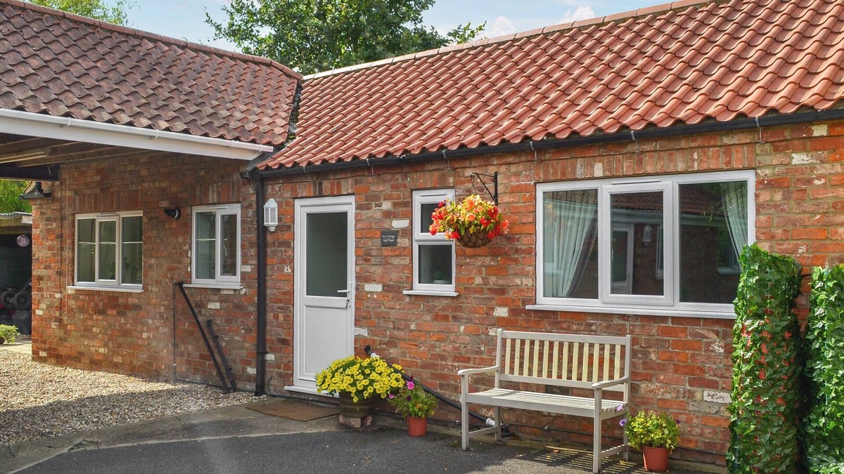 Marshchapel Cottage | 1 bedroom accommodation in Marshchapel, near Cleethorpes