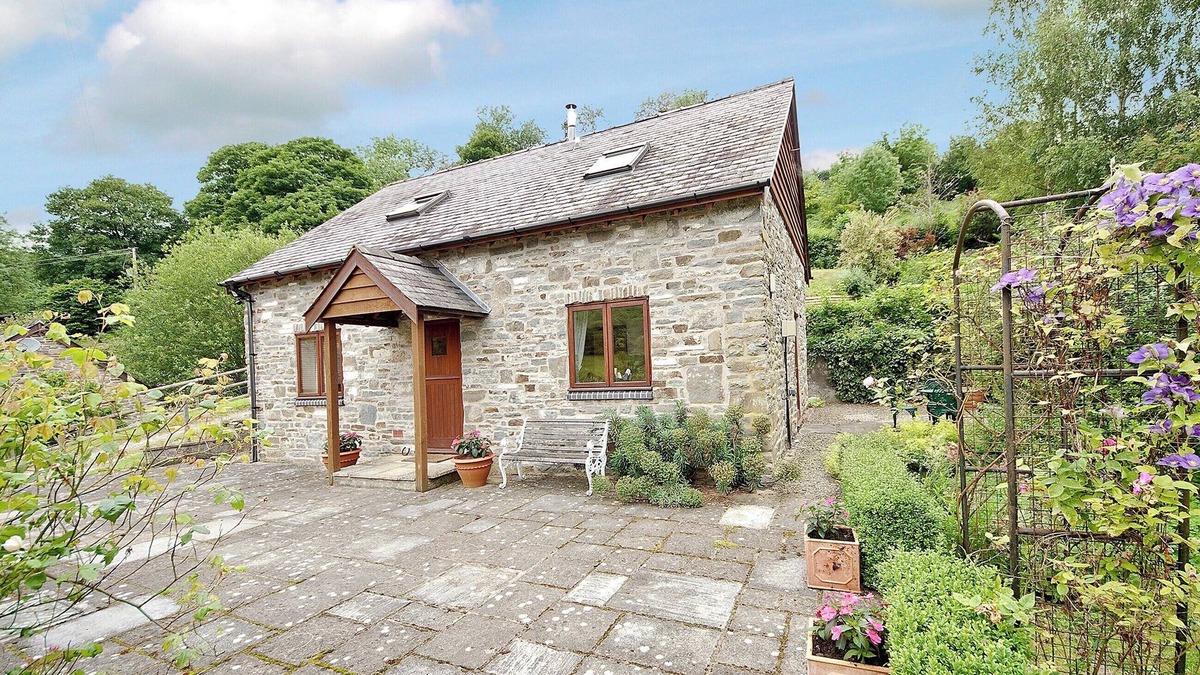 Knighton Cottage | 1 bedroom accommodation in Lurkenhope, near Knighton