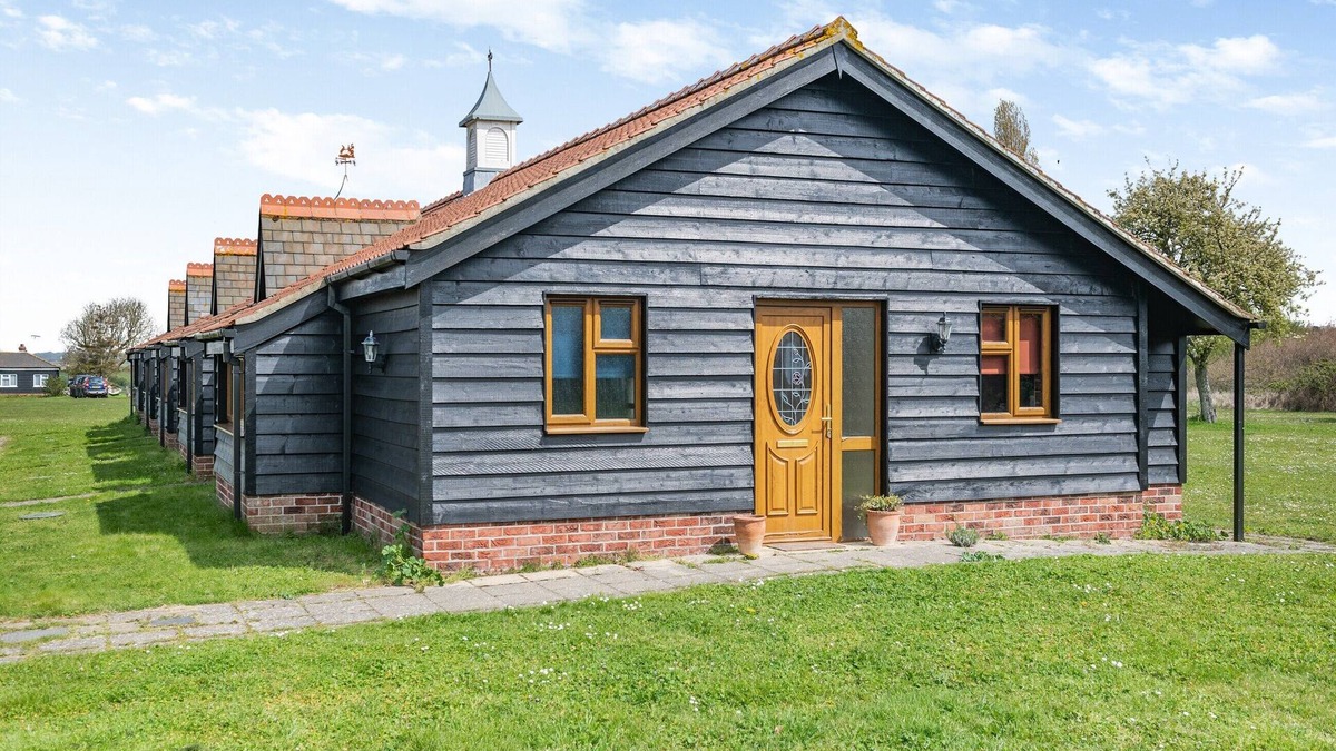Brightlingsea Cottage | 1 bedroom accommodation in St Osyth