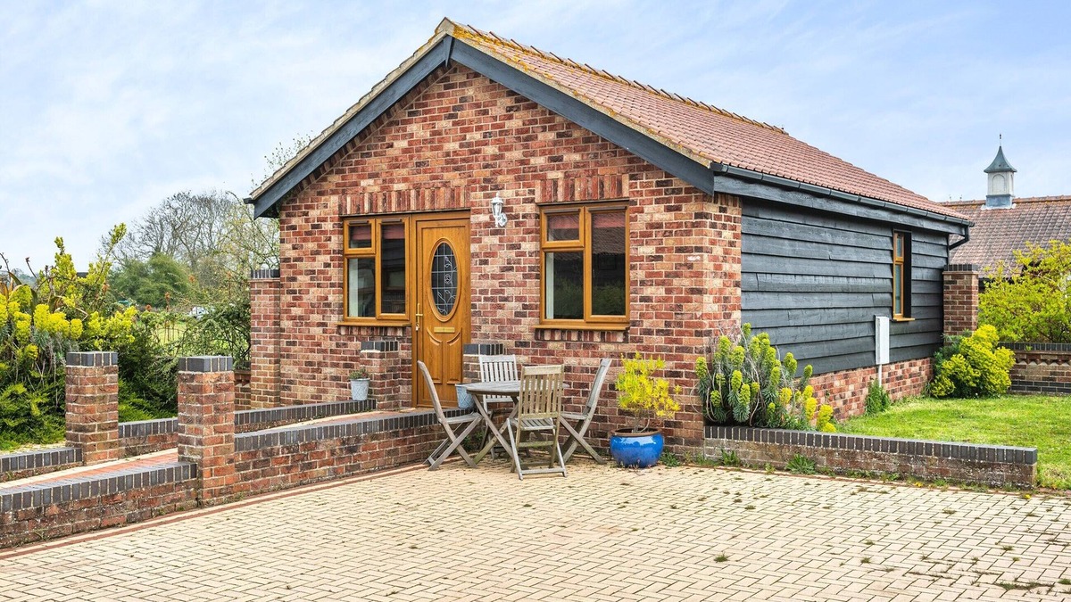 Brightlingsea Cottage | 1 bedroom accommodation in St Osyth