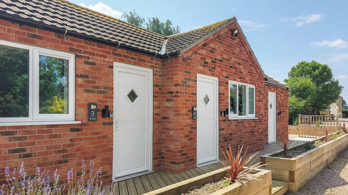 Lincoln Cottage | 1 bedroom accommodation in Walcott