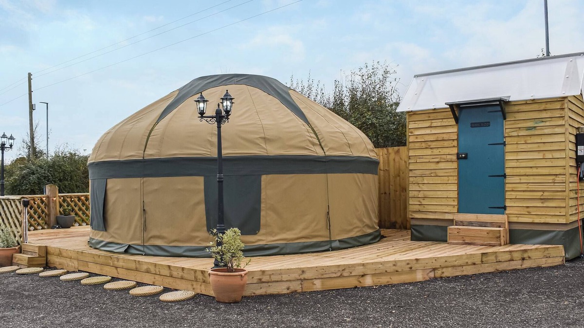 Isle of Thanet Cottage | 1 bedroom accommodation in Chard