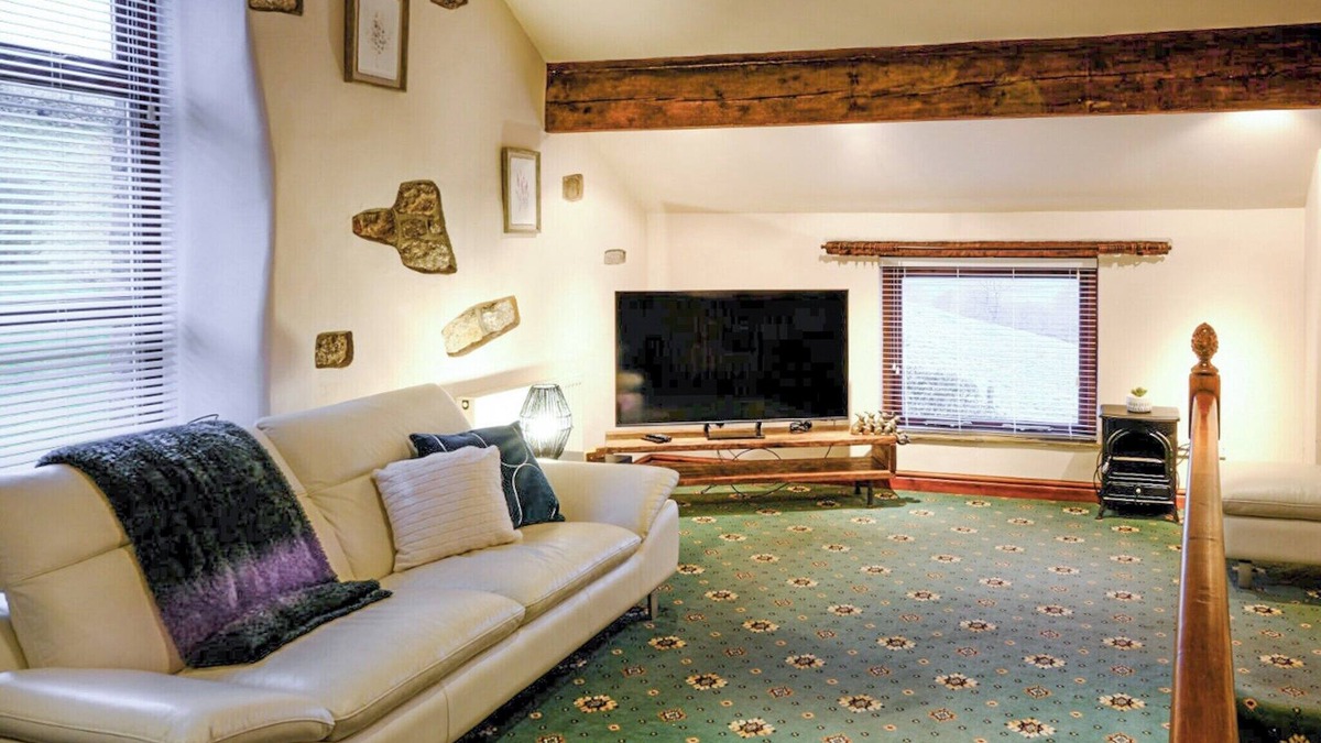 Combs Cottage | 1 bedroom accommodation in Combs, near Chapel-en-le-Frith