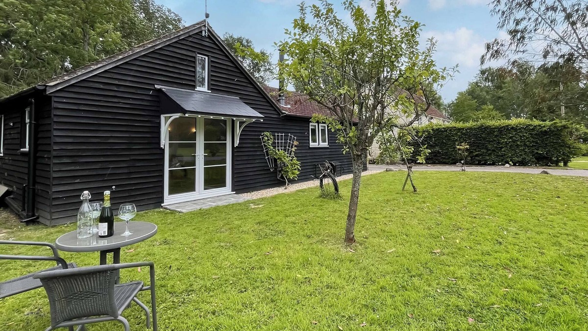 Corton Cottage | 1 bedroom accommodation in Silton, Near Gillingham