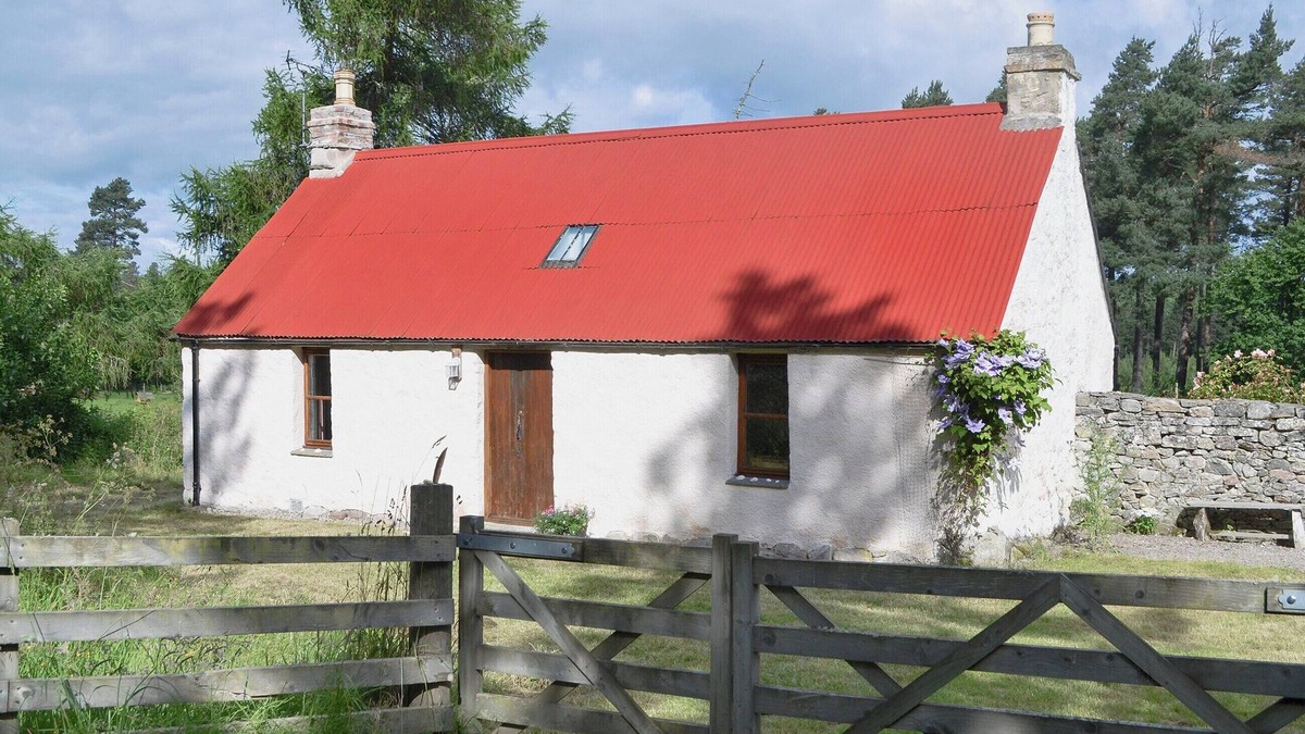 Forres Cottage | 1 bedroom accommodation in Dunphail, near Forres