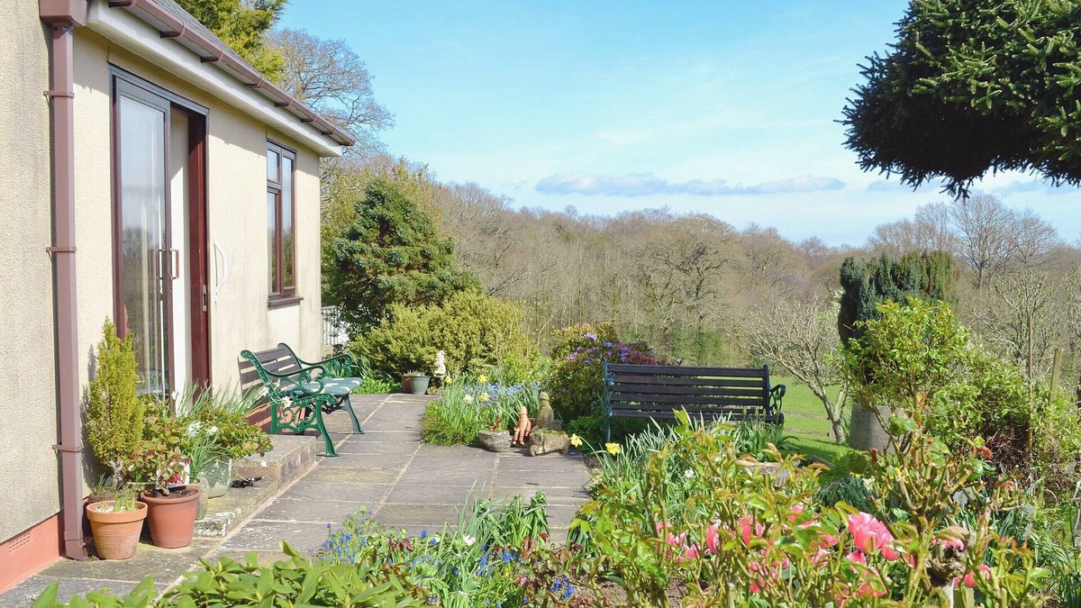 Heligan Cottage | 1 bedroom accommodation in Cheriton Bishop, near Exeter