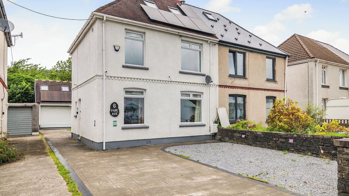 Glynneath Cottage | 1 bedroom accommodation in Glynneath, near Neath