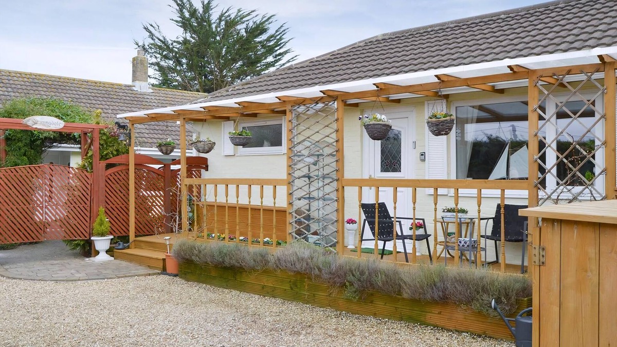Newport Cottage | 1 bedroom accommodation in Gunville, near Newport