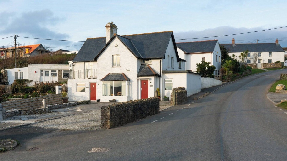 Trenance Cottage | 1 bedroom accommodation in Mawgan Porth, near Newquay