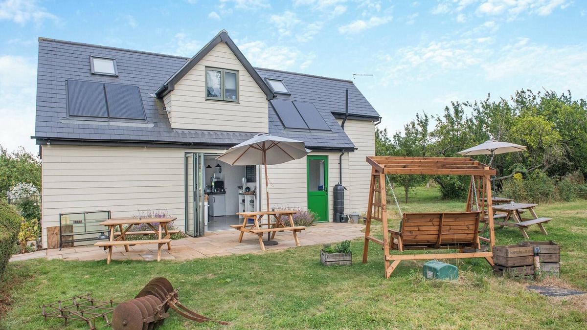 North Weald Cottage | 1 bedroom accommodation in Ongar