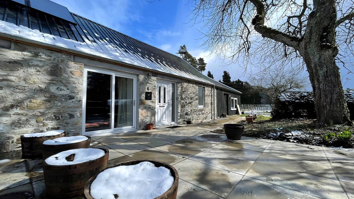 Inverarnie Cottage | 1 bedroom accommodation in Farr