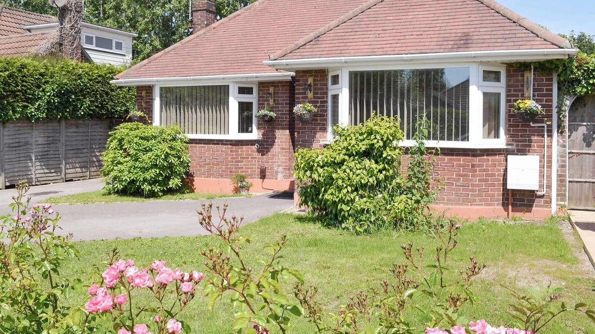 Broadstone Cottage | 1 bedroom accommodation in Broadstone, near Bournemouth