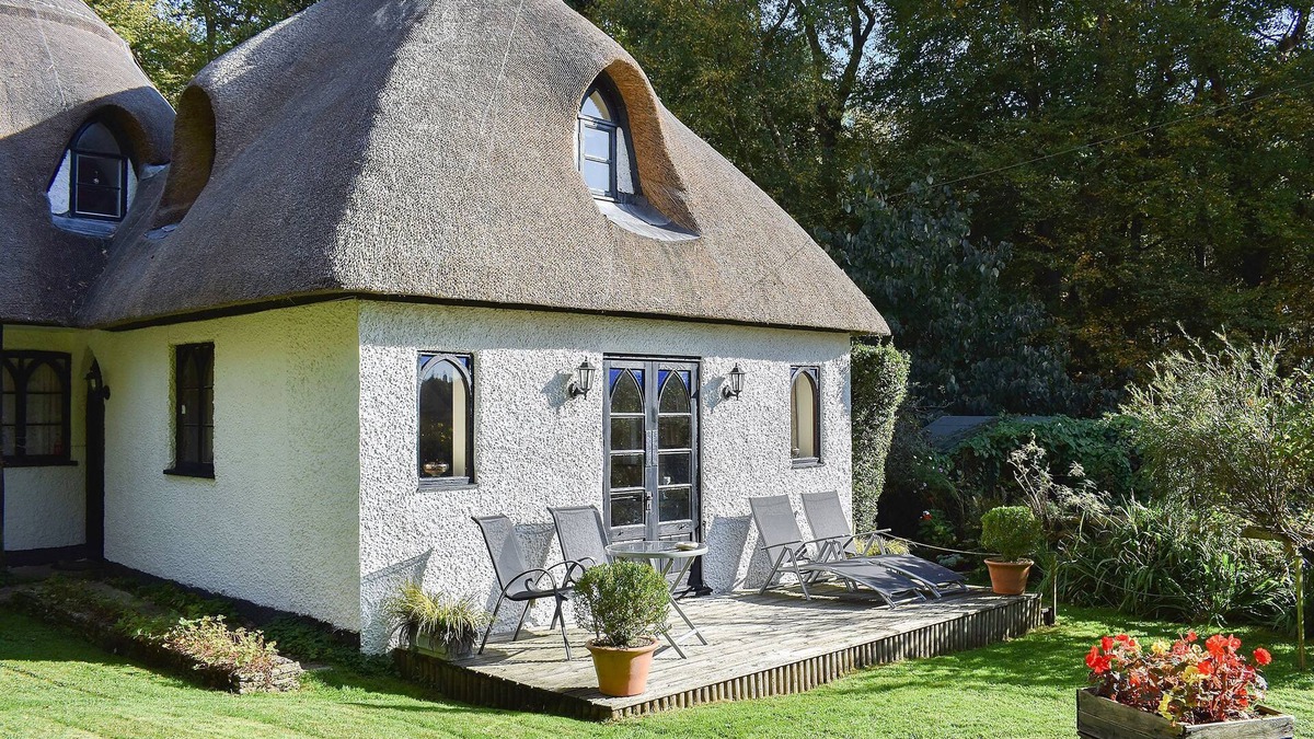 New Forest District Cottage | 1 bedroom accommodation in Bransgore, near Christchurch