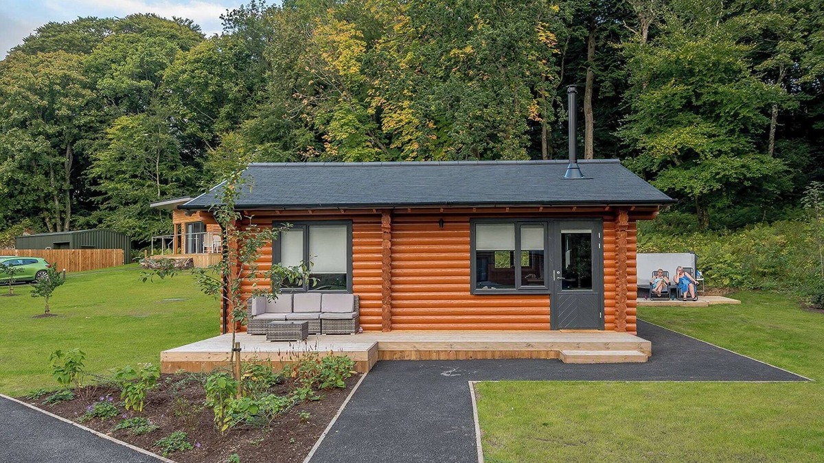 Annbank Ski Chalet | 1 bedroom accommodation in Annbank, Ayr