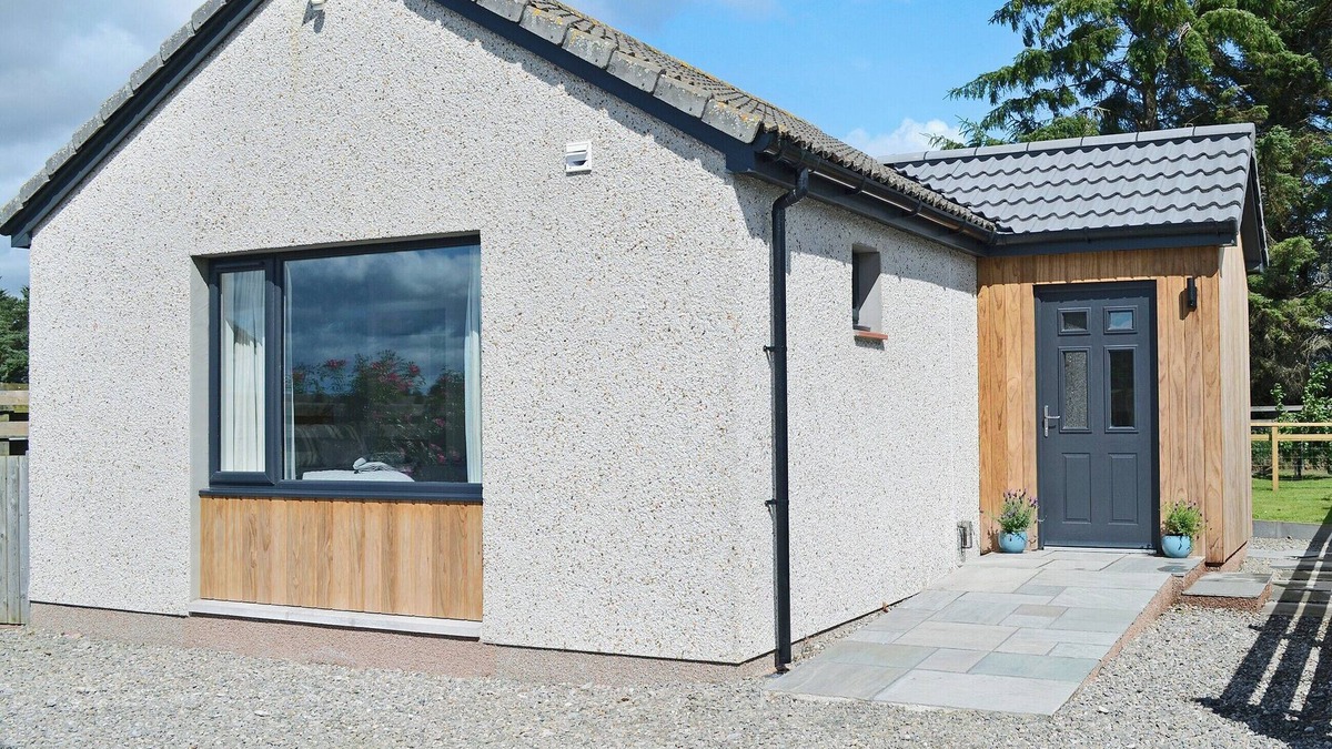 Tain Cottage | 1 bedroom accommodation in Newton, near Tain