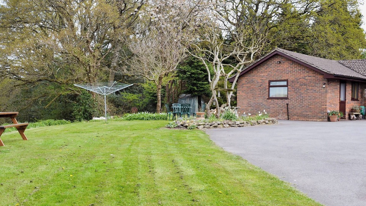 New Forest District Cottage | 1 bedroom accommodation in North Poulner, near Ringwood