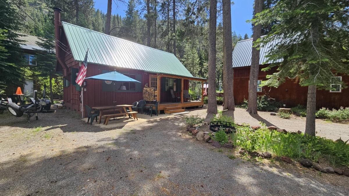 Donner Lake Woods Cabin | 1 bedroom and loft, 1 bath, sleeps 4, Donner Lake West End DLR#110
