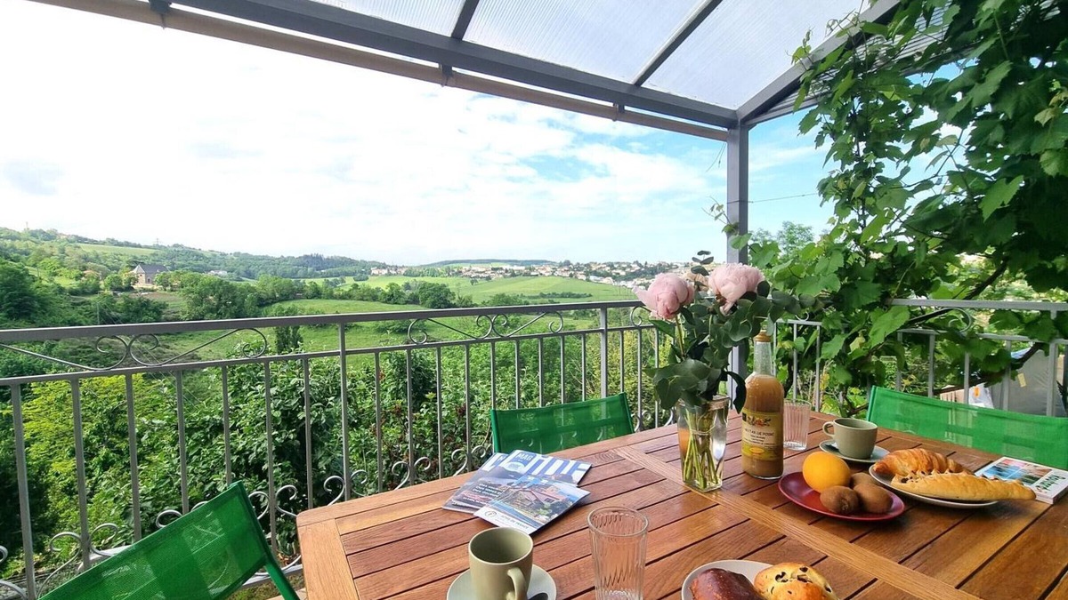 Saint-Genest-Lerpt Cottage | 1-Bedroom Apartment with Terrace, Parking, and WiFi in St-Genest-Lerpt
