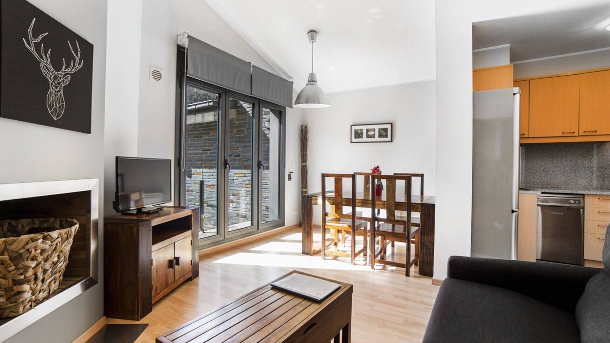 El Tarter Apartment | 1 Bedroom Apar. views. next to ski slopes. El Tarter.FLOC 23