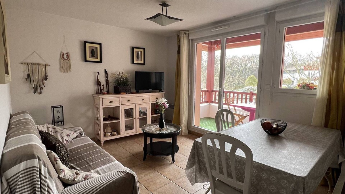 Cambo-les-Bains Apartment | 1-Bedroom Apartment with Pool View in Secure Residence, Cambo-les-Bains