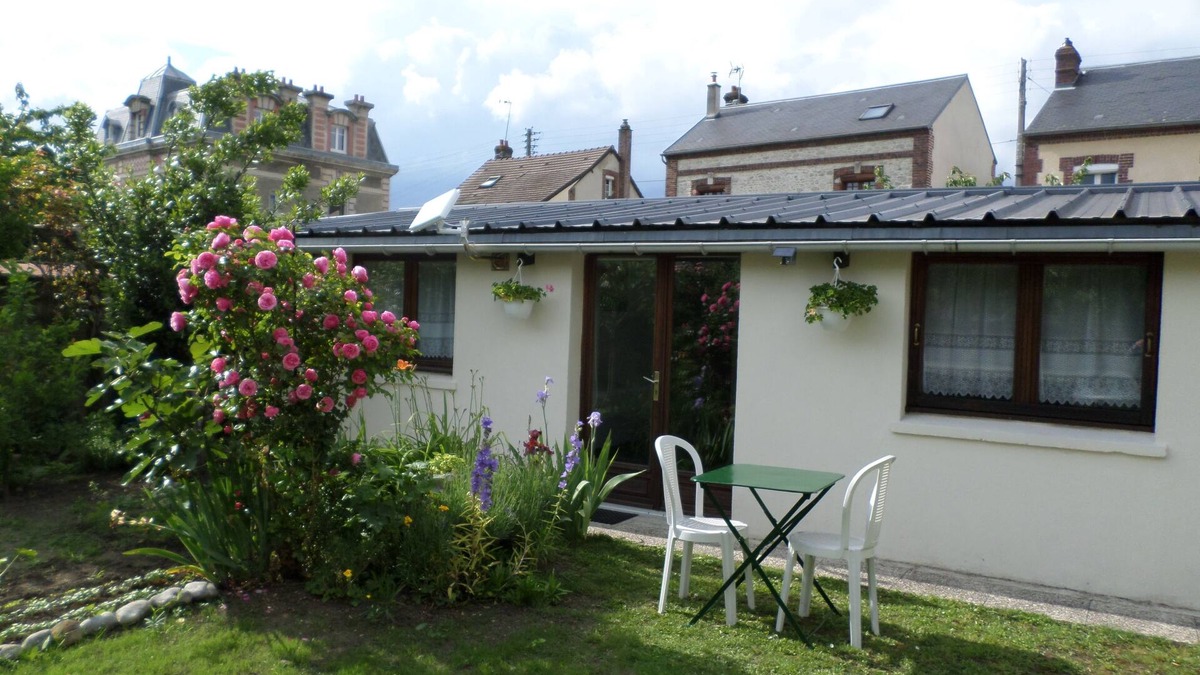 Crepy-en-Valois Apartment | 1 Bedroom Apartment in CrÃ©py-en-Valois